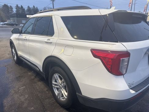 Used 2022 Ford Explorer XLT w/ Equipment Group 202A image 7