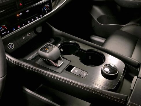 Used 2023 Nissan Rogue SL w/ SL Premium Package image 16