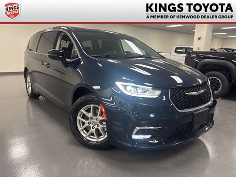 Used 2024 Chrysler Pacifica Touring-L image 1