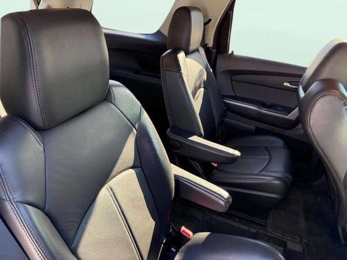 Used 2011 GMC Acadia SLT image 16