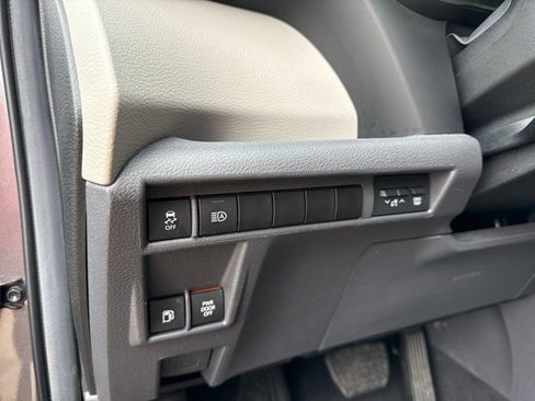 Used 2024 Toyota Sienna XLE image 17