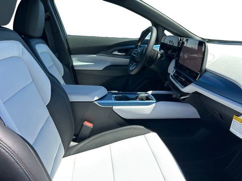 New 2026 Chevrolet Equinox EV LT w/ LPO, Blackout Package FWD image 17