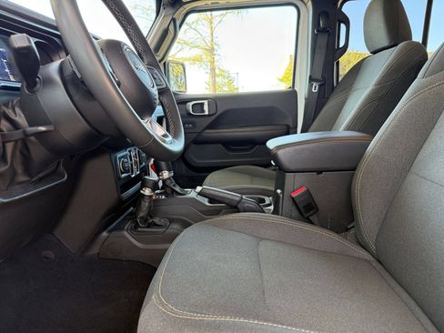Used 2025 Jeep Wrangler Unlimited Sahara AWD/4WD image 27