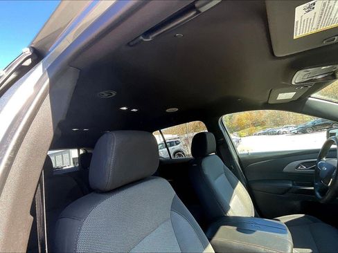 Used 2023 Chevrolet Traverse LT image 23