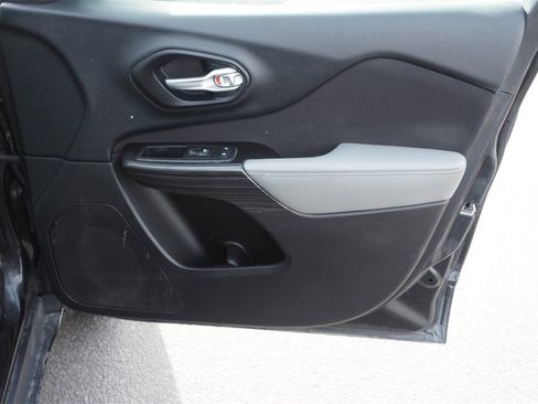 Used 2014 Jeep Cherokee Latitude w/ Cold Weather Group image 20