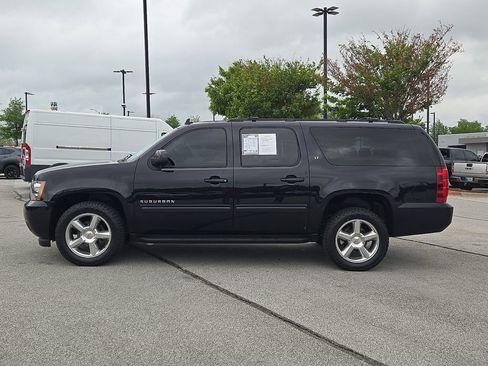 Used 2014 Chevrolet Suburban LT image 4
