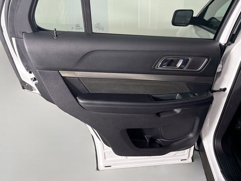 Used 2018 Ford Explorer XLT w/ Equipment Group 202A image 26