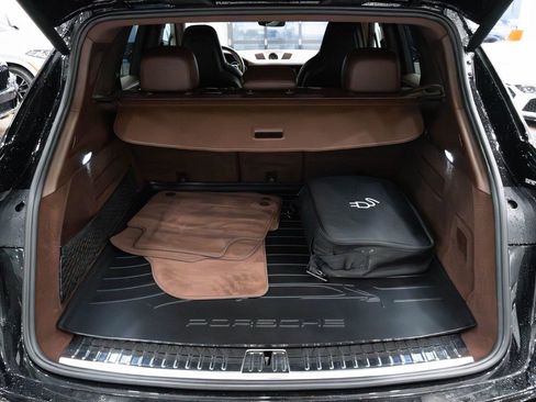 Used 2023 Porsche Cayenne image 8