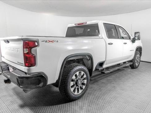Used 2022 Chevrolet Silverado 2500 Custom w/ Custom Value Package AWD/4WD image 9