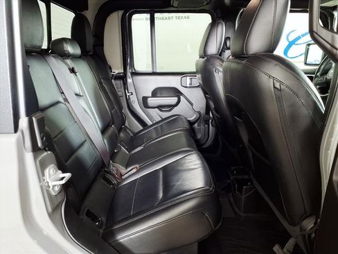 Used 2022 Jeep Gladiator Sport image 11