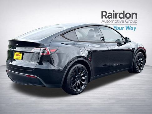 Used 2024 Tesla Model Y Long Range AWD/4WD image 7