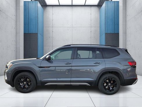 Used 2025 Volkswagen Atlas Peak Edition SE image 27