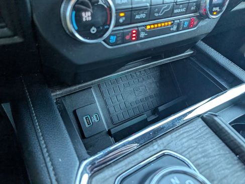 Used 2020 Ford Expedition Limited image 24