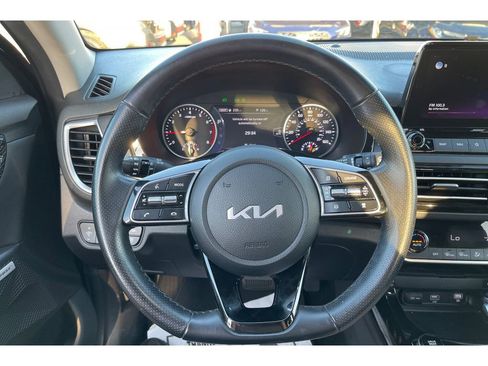 Used 2022 Kia Seltos SX w/ Sunroof Package image 36