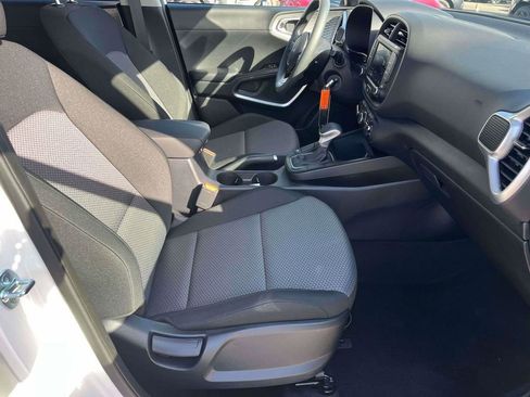 Certified 2025 Kia Soul LX w/ LX Technology Package image 12