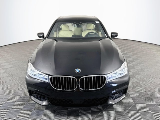 Used 2018 BMW 750i RWD image 2