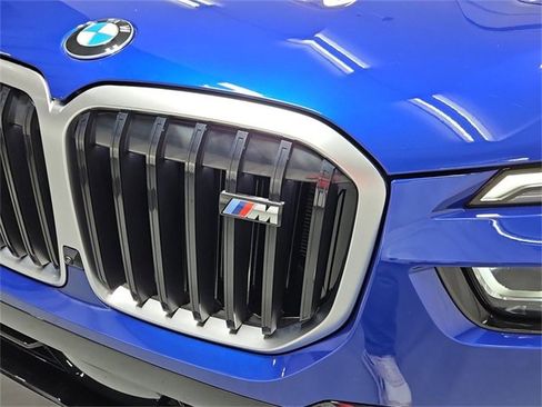 Used 2025 BMW X7 M60i image 18