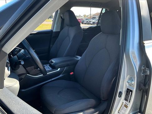 Used 2024 Toyota Highlander LE image 25