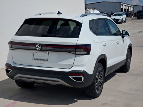 New 2025 Volkswagen Taos SE image 4