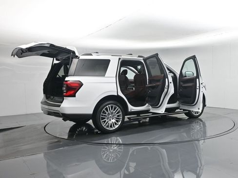 Used 2024 Ford Expedition Limited image 6