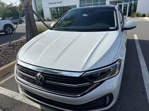 Used 2024 Volkswagen Jetta SEL FWD image 2