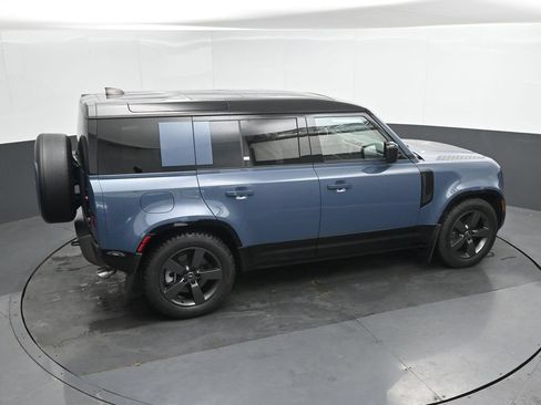 Used 2025 Land Rover Defender 110 X-Dynamic SE AWD/4WD image 31