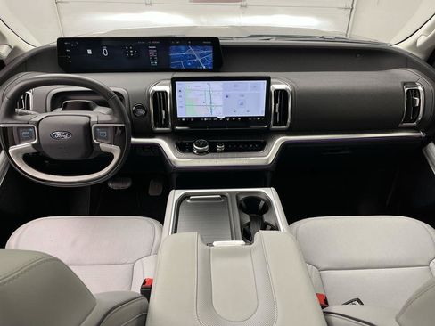 Certified 2025 Ford Expedition Platinum w/ Platinum Ultimate Package AWD/4WD image 4