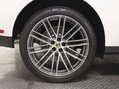 Certified 2022 Porsche Macan AWD/4WD image 13