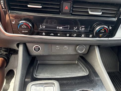 Used 2021 Nissan Rogue SV AWD/4WD image 18