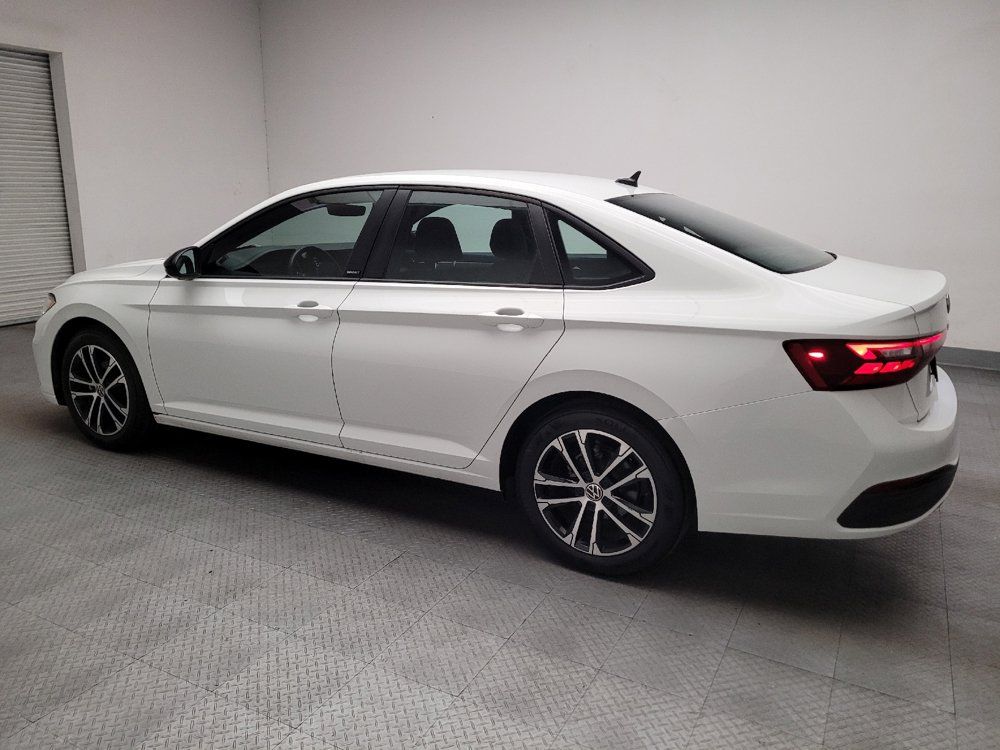 Used 2025 Volkswagen Jetta Sport FWD image 3