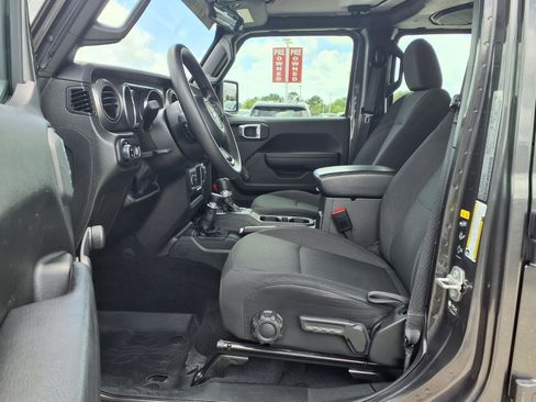 Used 2023 Jeep Gladiator Sport AWD/4WD image 10