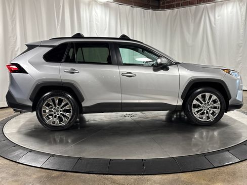 Used 2019 Toyota RAV4 XLE Premium w/ Cold Weather Package FWD image 6