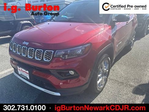 Used 2025 Jeep Compass Limited AWD/4WD image 2