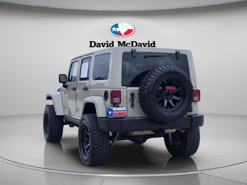 Used 2017 Jeep Wrangler Unlimited Rubicon w/ Connectivity Group AWD/4WD image 4