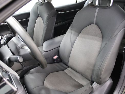 Used 2021 Toyota Camry LE FWD image 14