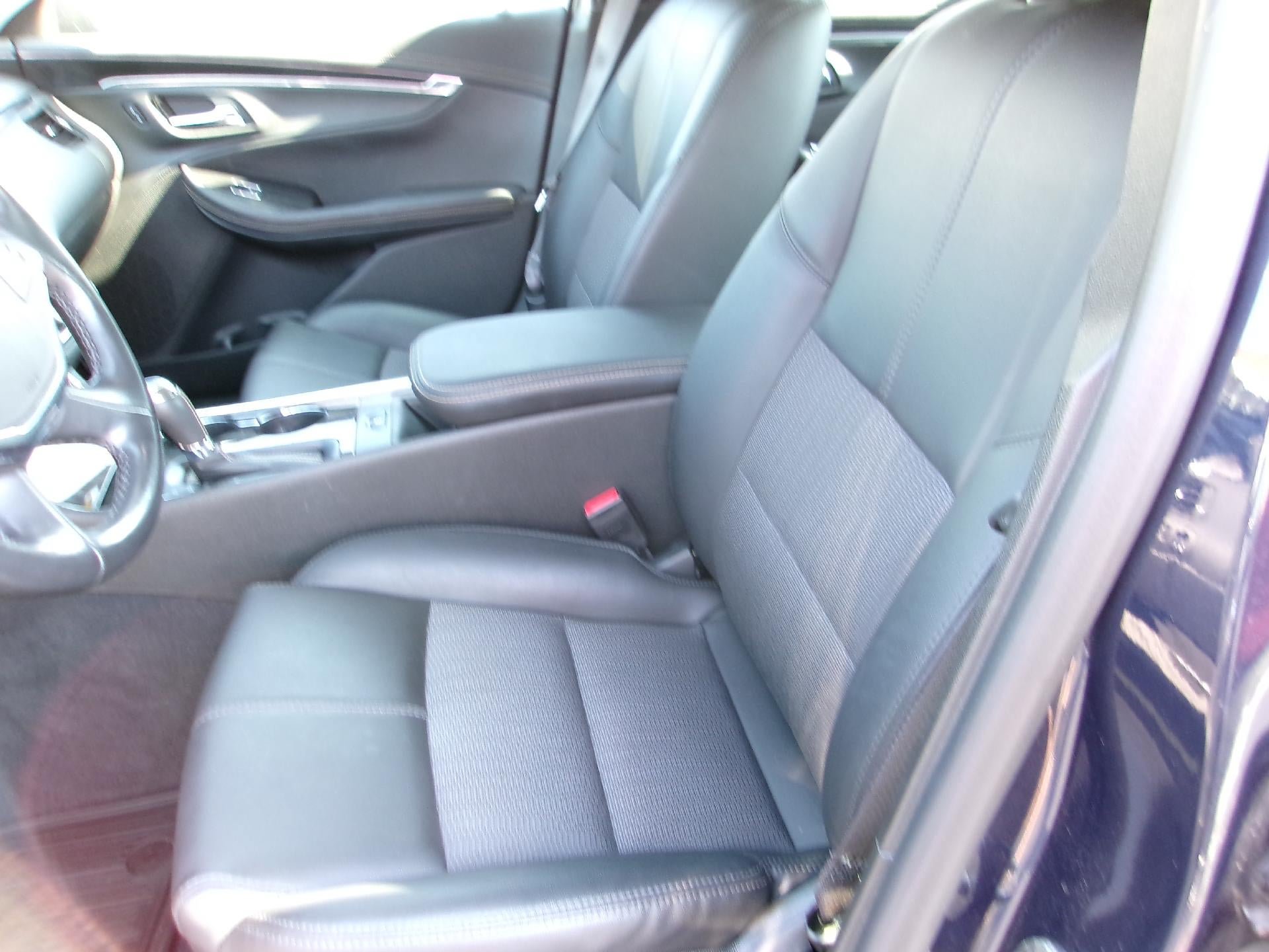 Used 2017 Chevrolet Impala LT w/ Convenience Package FWD image 9
