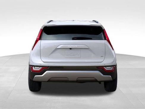 New 2025 Kia Niro SX Touring FWD image 5