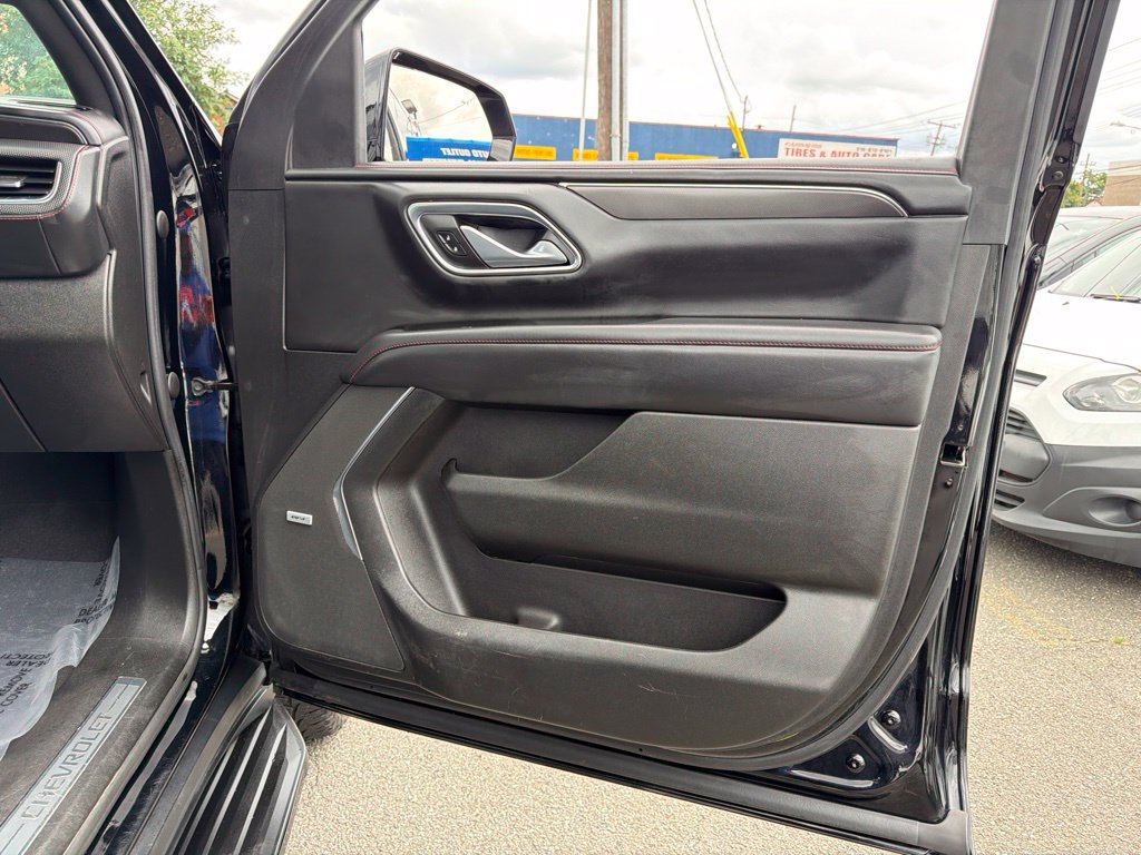 Used 2022 Chevrolet Tahoe RST w/ Luxury Package AWD/4WD image 23