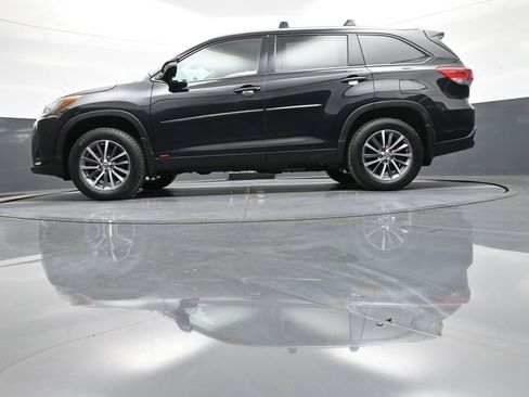 Certified 2019 Toyota Highlander XLE image 35