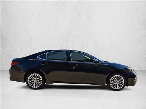 Used 2016 Lexus ES 350 w/ Luxury Package w/Wood Trim FWD image 3