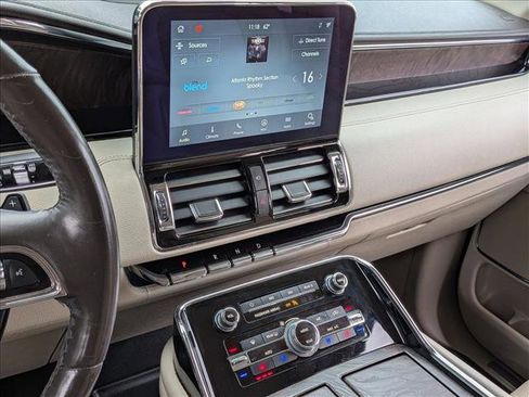 Used 2020 Lincoln Navigator Reserve image 16