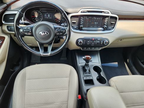 Used 2017 Kia Sorento AWD w/ LX Convenience Package image 11