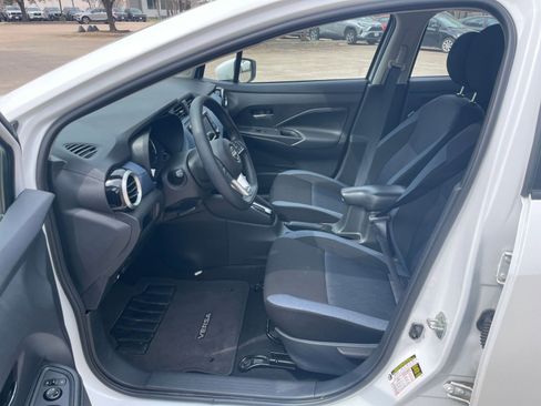 Used 2025 Nissan Versa SV image 30