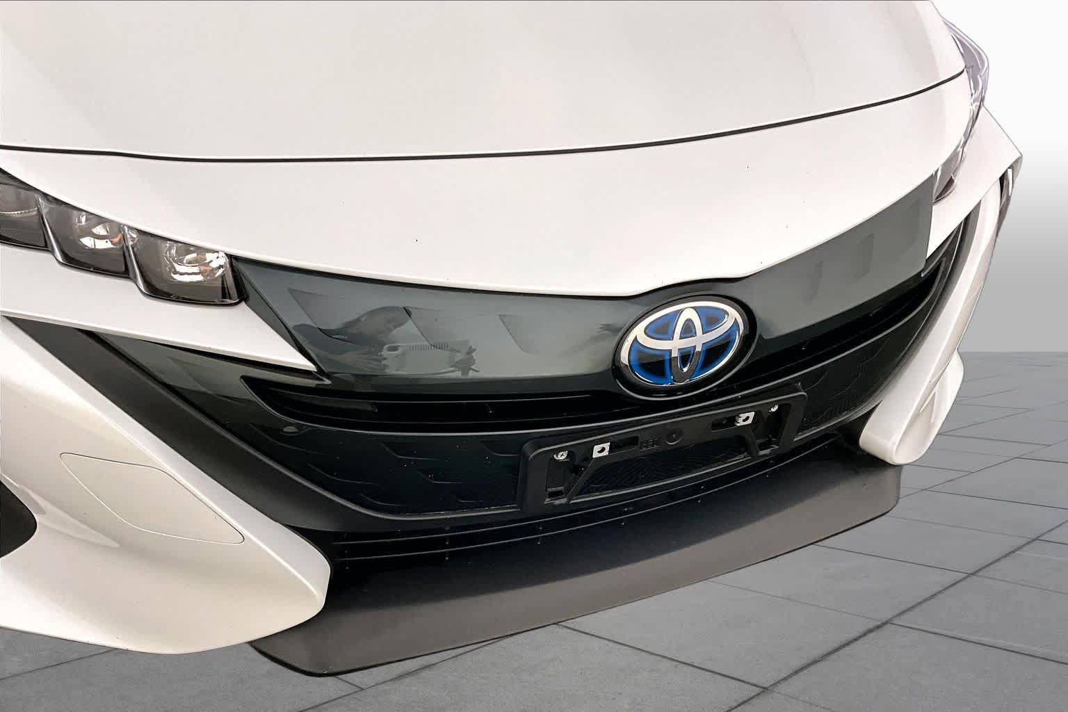 Used 2022 Toyota Prius Prime LE FWD image 32