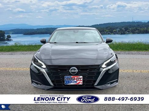 Used 2025 Nissan Altima 2.5 SV FWD image 7