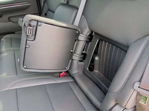 New 2026 GMC Sierra 1500 SLT image 40