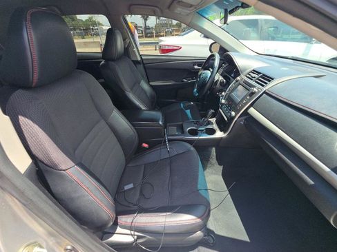 Used 2017 Toyota Camry SE FWD image 8