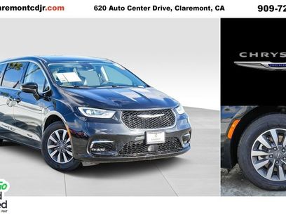 Certified 2024 Chrysler Pacifica Select