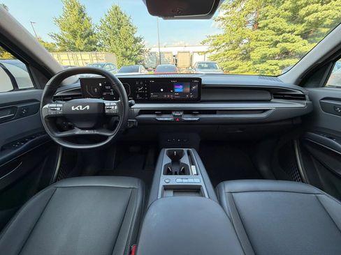 Used 2024 Kia EV9 Light Long Range RWD image 2