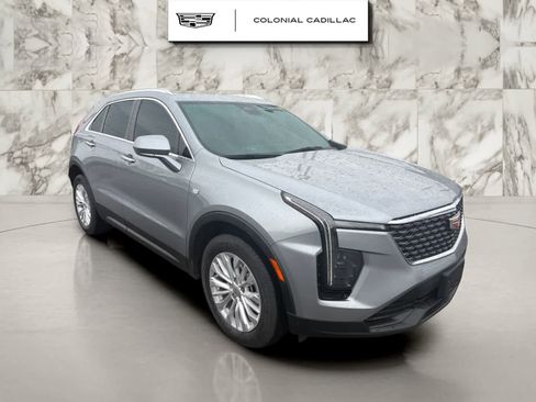Used 2024 Cadillac XT4 Luxury w/ Cold Weather Package AWD/4WD image 7